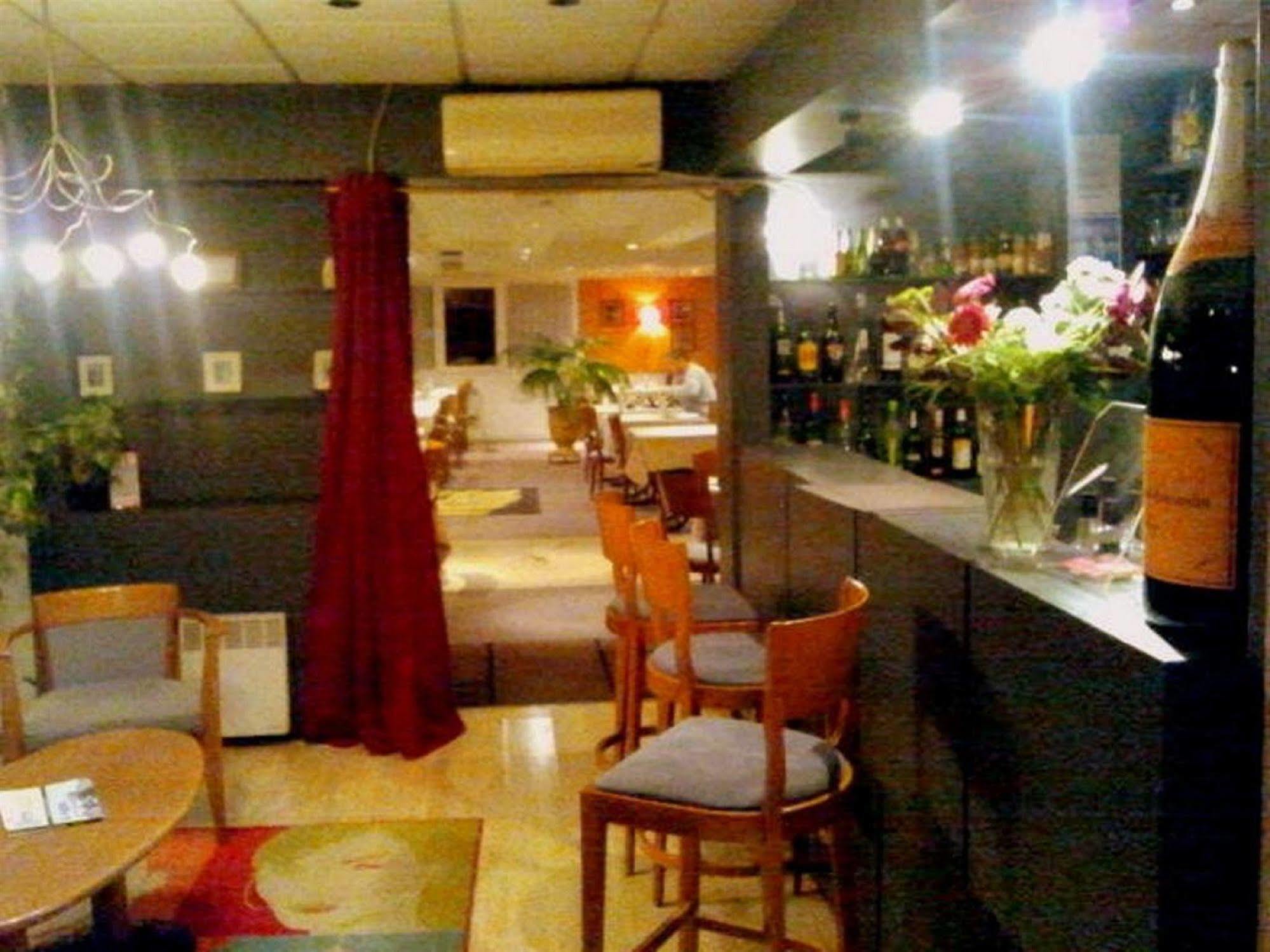 L'Escale D'Ales Hotel Zewnętrze zdjęcie